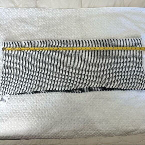 NWT. Calvin Klein Infinity Loop Scarf Black White - Picture 8 of 9